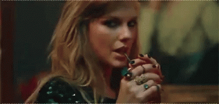 taylor-swift-wink.gif